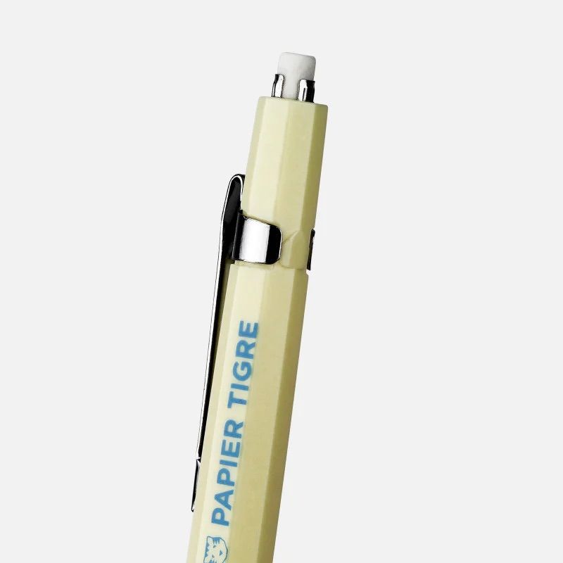 Détail du corps jaune et bleu du critérium Papier Tigre