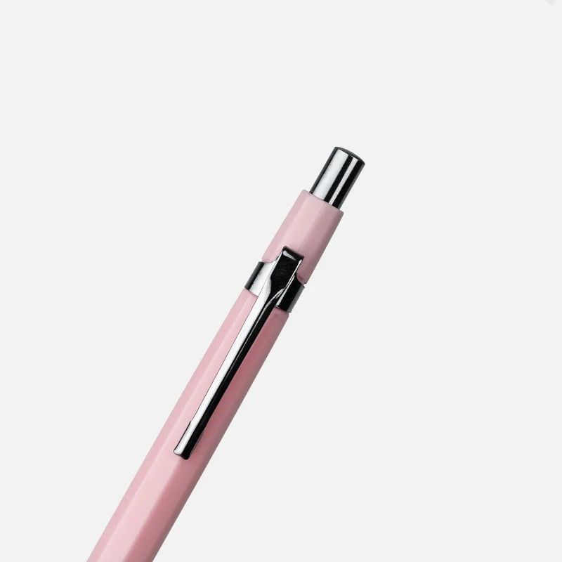 Détail de la gomme du critérium rose et vert Papier Tigre
