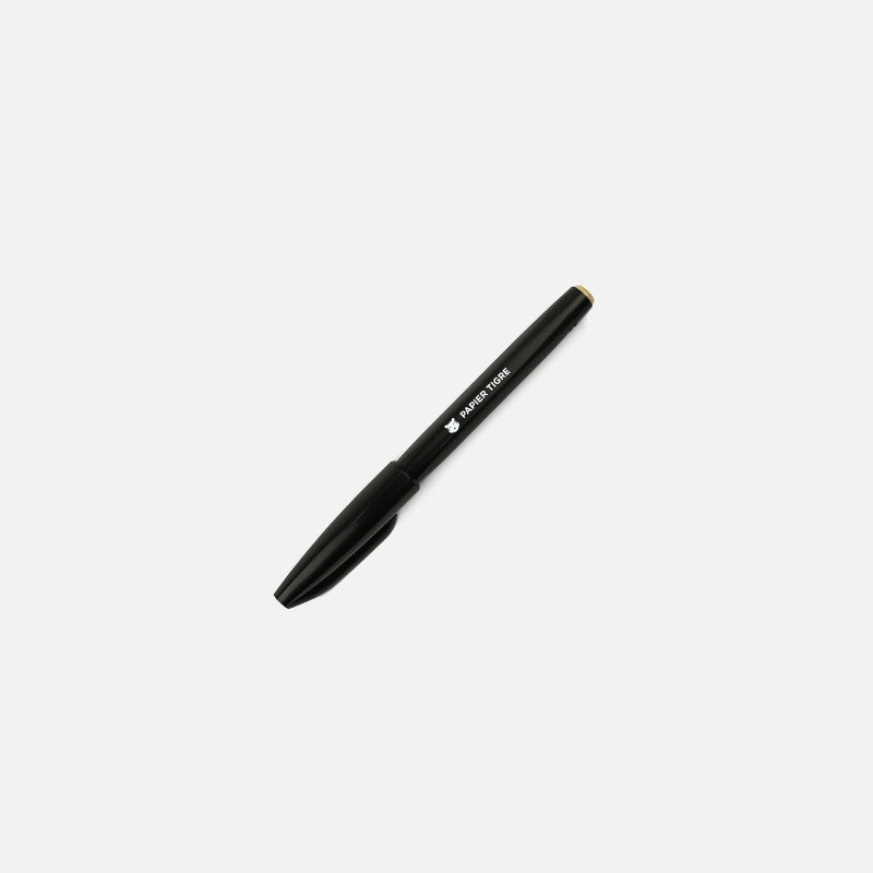 Feutre Sign Pen noir Papier Tigre fermé sur fond clair