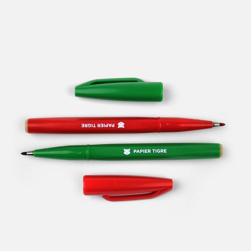 Feutres Sign Pen rouge et vert Papier Tigre en composition