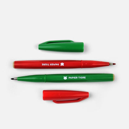 Feutres Sign Pen rouge et vert Papier Tigre en composition