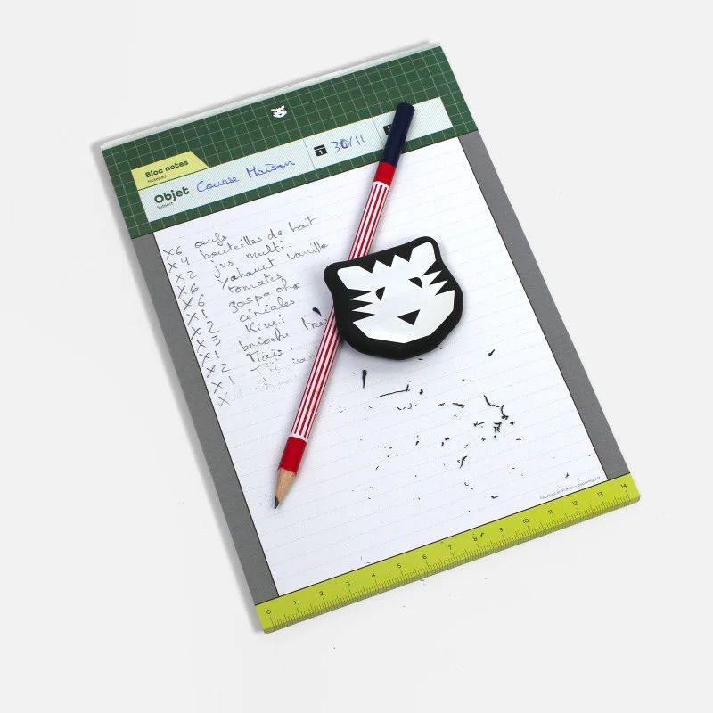 Gomme Tigre Papier Tigre posée sur un bloc-notes