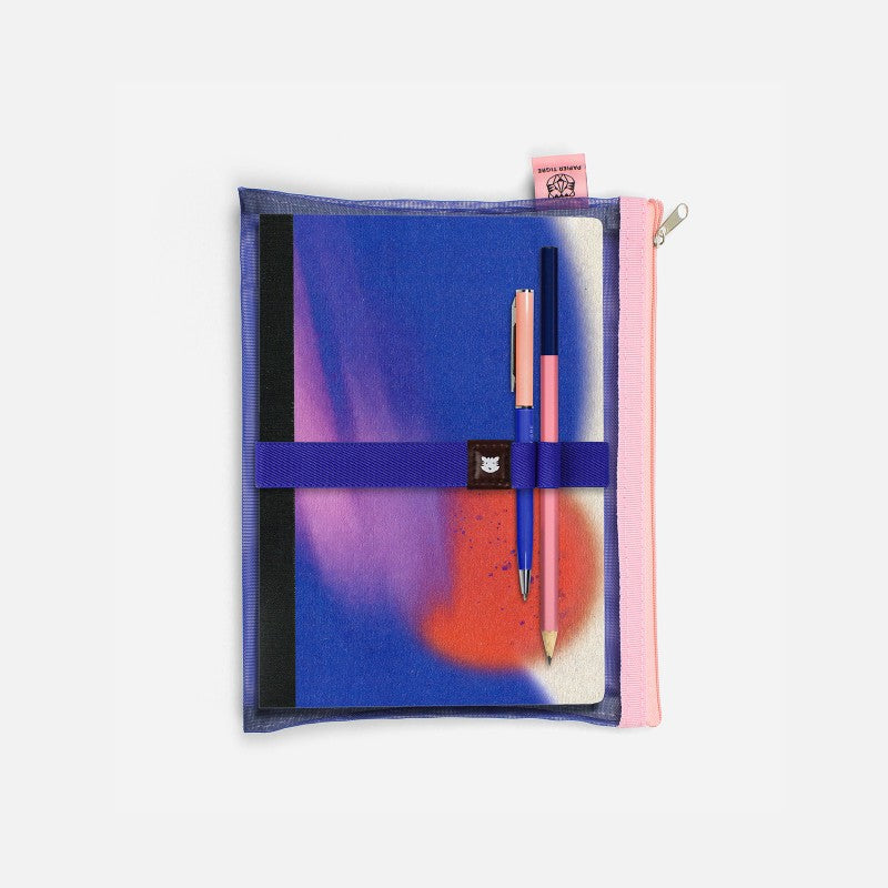 Le Voyageur Athènes bleu foncé Papier Tigre sur une pochette