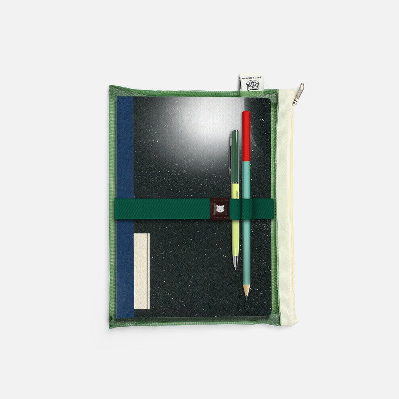 Le Voyageur Dublin vert Papier Tigre sur une pochette transparente