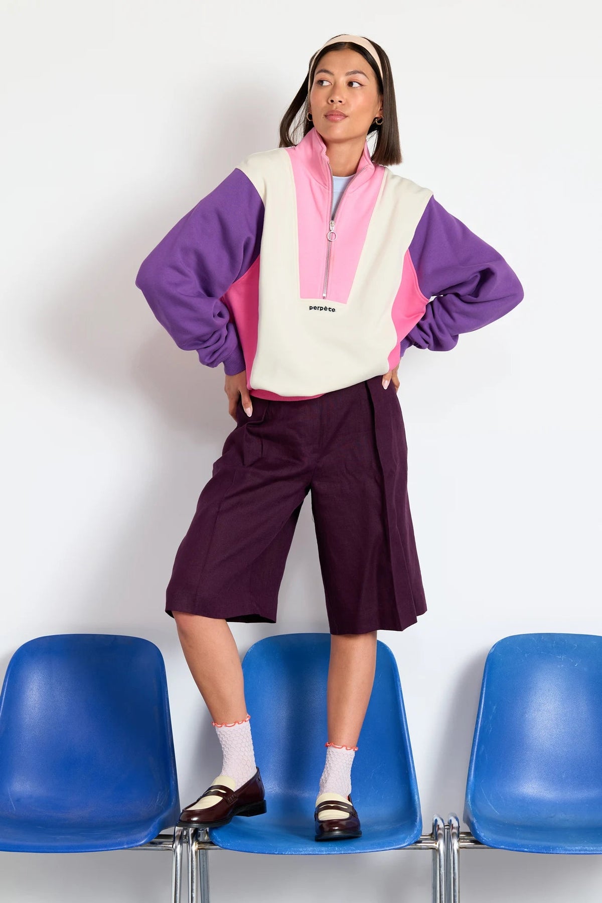 Sweat Emma rose Perpète porté de face, coupe ample