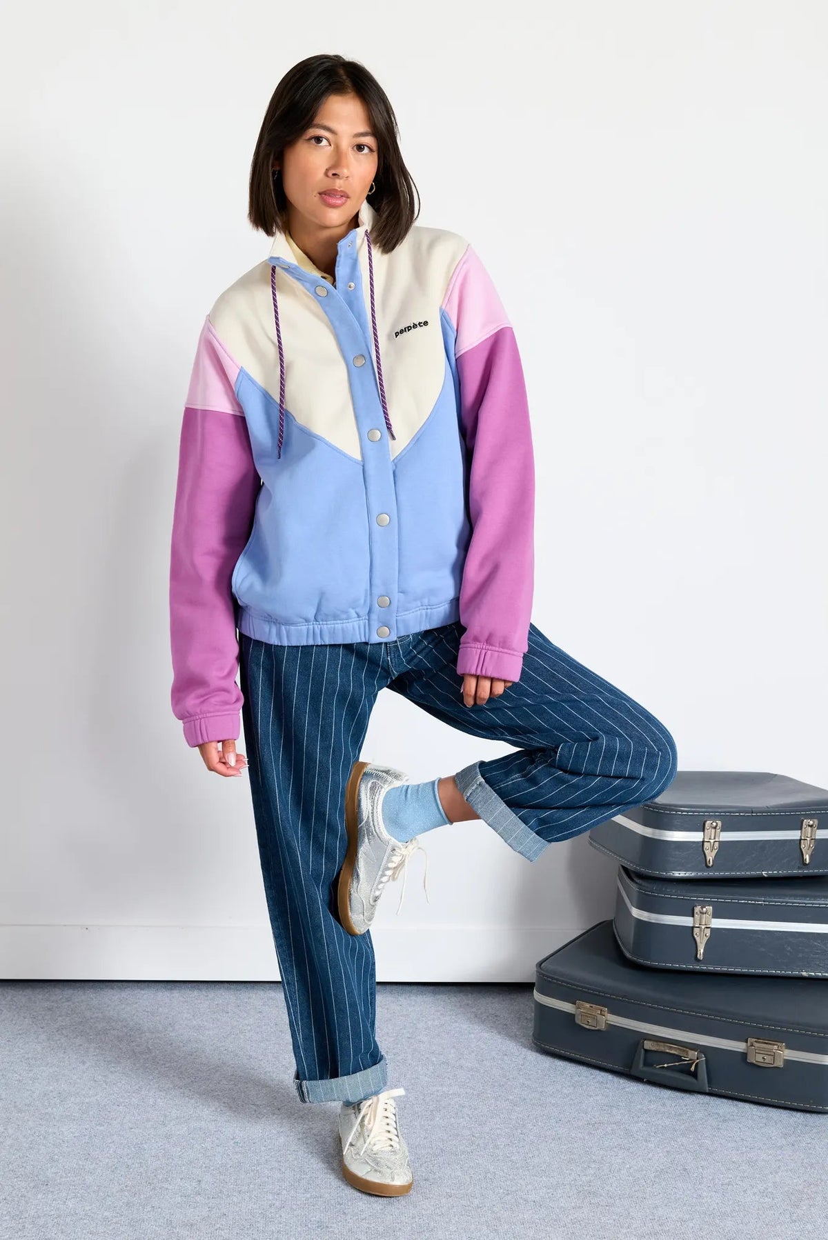 Veste Laura bleu colorblock Perpète portée de face