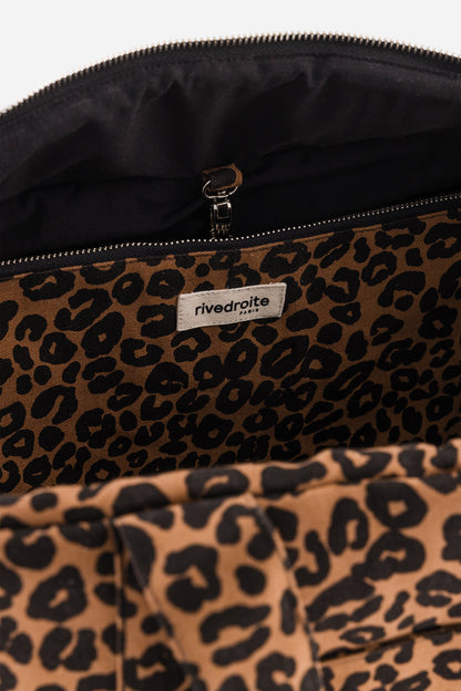 Détail imprimé leopard du sac à langer Darcy Rive Droite