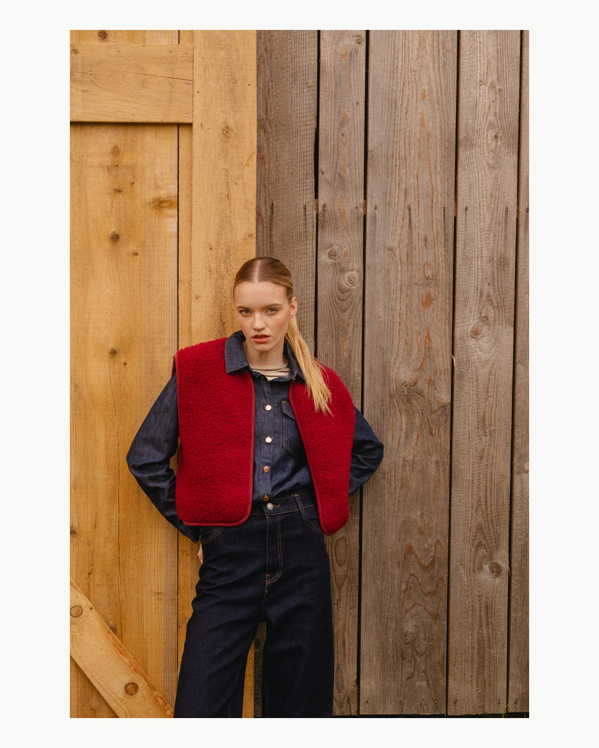 Gilet sans manches Camy rouge profond en mérinos Yoko – vue 2